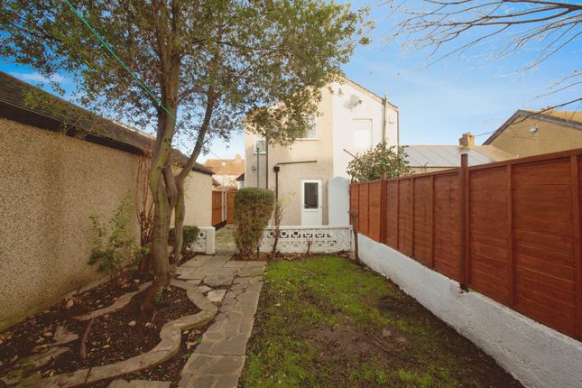 29, Birkbeck Road, Essex photo 4