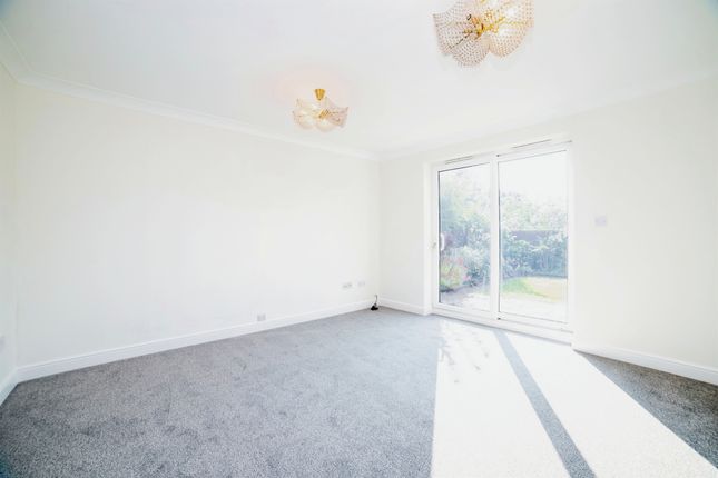 2, Wichal Farm Close, Ripley photo 3