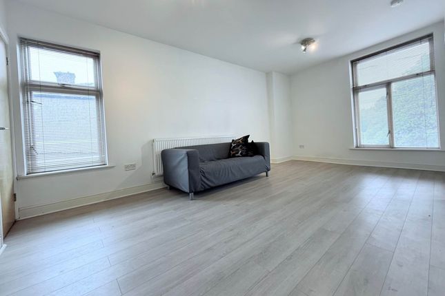 Flat 3, Manchester Road, Bury photo 4