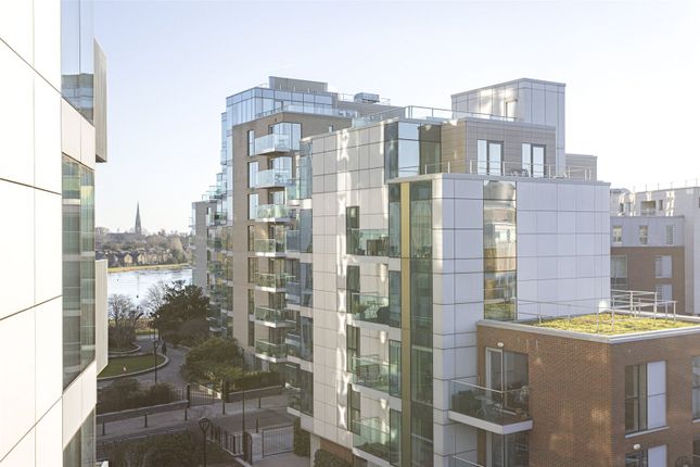 Flat for sale in Woodberry Grove, Manor House