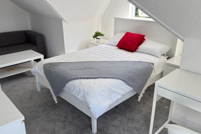 Flat 5, 108 Basingstoke Road, Reading photo 3