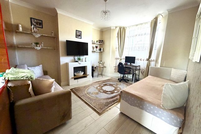 2-bed house on 5, Davis Street, London, £400,000