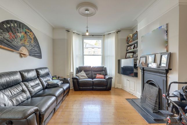 121 Taunton Road, London photo 2