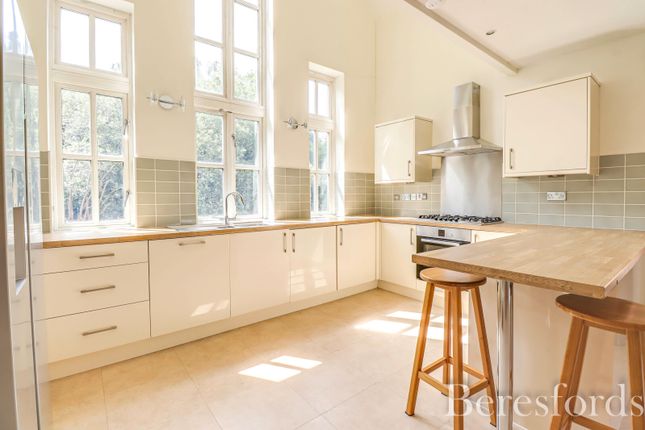 27, Greensleeves Drive, Brentwood photo 4
