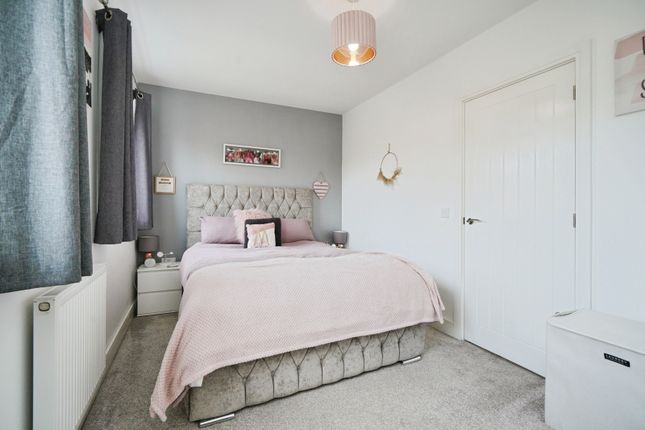 2, Skylark Drive, Burton-on-Trent photo 4