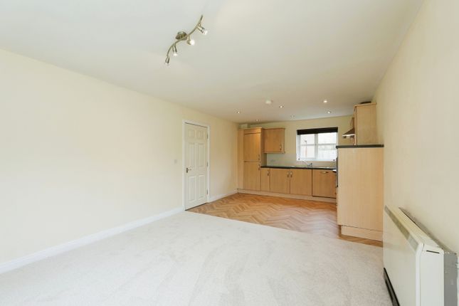 Flat for sale in Lancaster Way, Brough