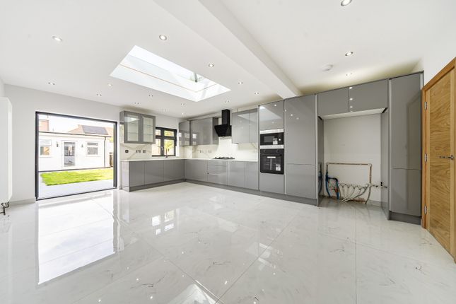 18, Gaston Road, Mitcham photo 2