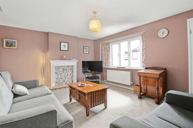 9 Downscroft Gardens, Southampton photo 2