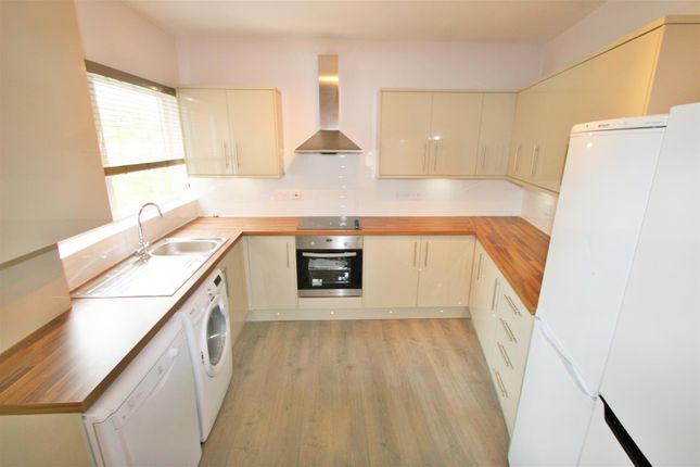 Chestnut Avenue, Leeds photo 3