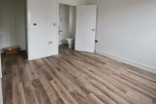 11, Honeysuckle Way, Devon photo 4