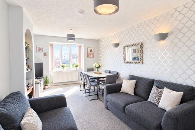 67, St Matthews Court, Gosport photo 2