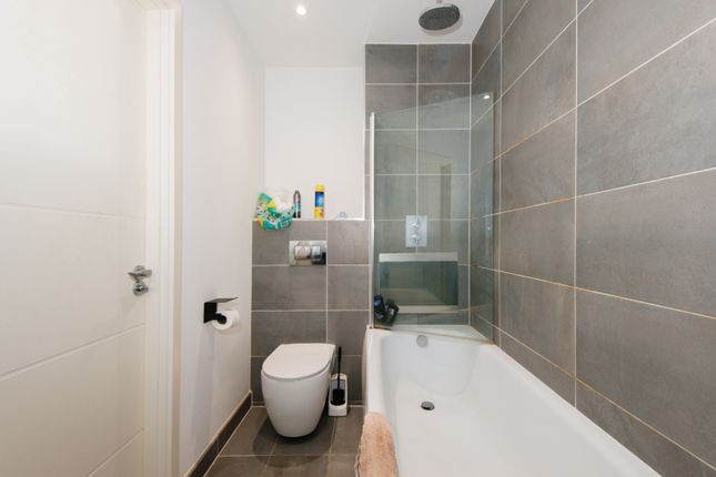 Flat for sale in Royal Crescent Road, Southampton