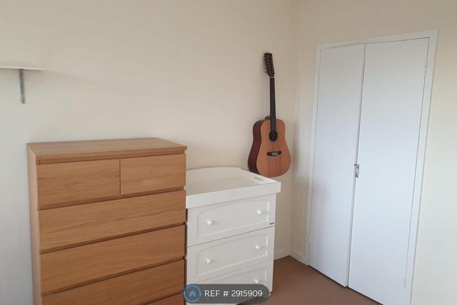 Flat, Farnborough House Fontley Way Sw Nf Roehampton, London photo 5