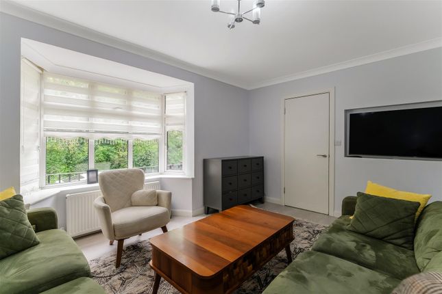 47, Yardley Lane, London photo 2