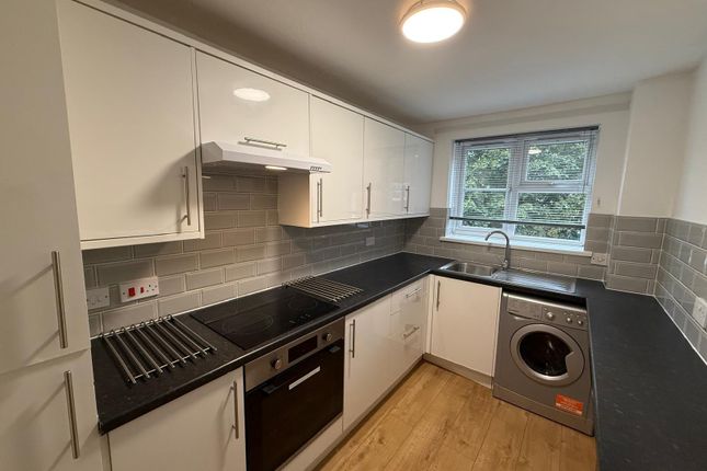 85, Knowles Close, West Drayton photo 3