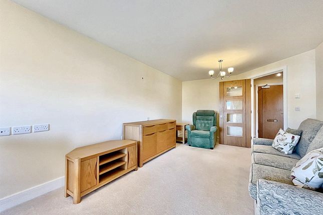 48, Martello Court, 3 - 15 Jevington Gardens, Eastbourne photo 5