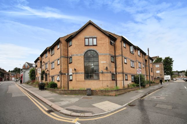 Thumbnail Flat for sale in Chapel Street, Luton, Bedfordshire