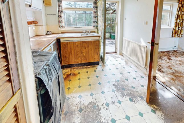 12, Maple Drive, Cheltenham, Glos photo 4