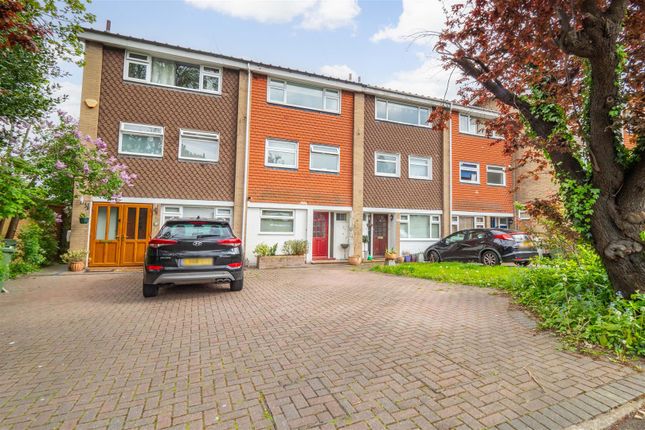 Town house for sale in Park Hill, Carshalton