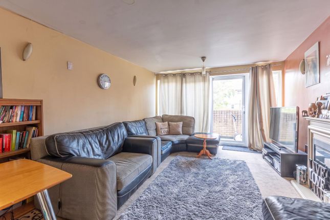 28, Stonecrop Place, Milton Keynes photo 3