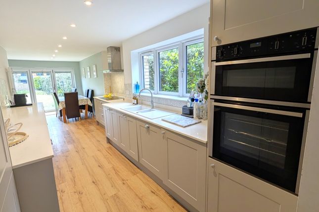 Brackendene, Horsell Rise, Woking photo 4
