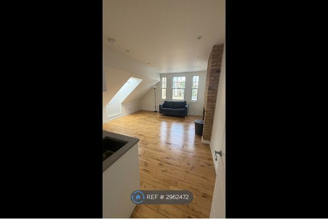 Second Floor Flat, Callow Street, London photo 2