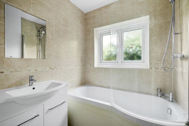 9, Martin Bowes Road, London photo 4