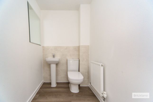 8, Thorpe Close, Stone Cross photo 4