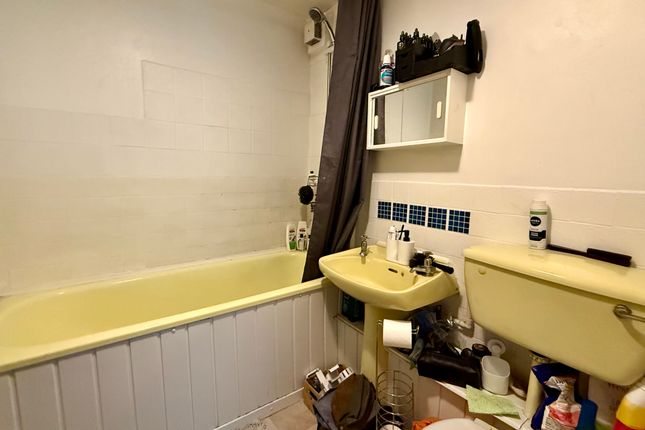 2 Ashurst Court, Broadsands Walk, Gosport photo 3
