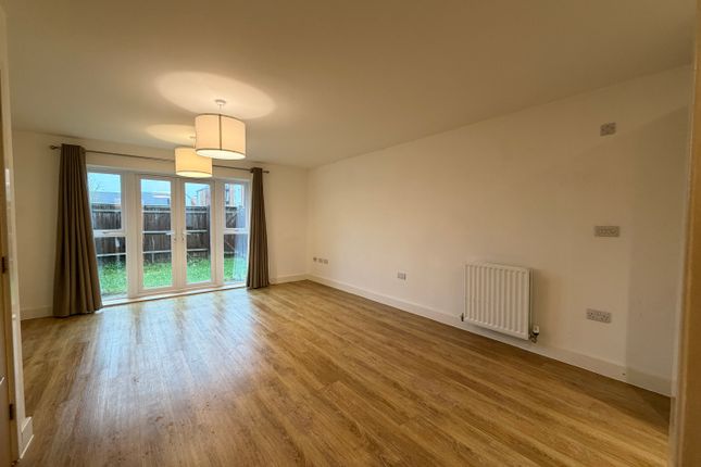 8, Horsham photo 3