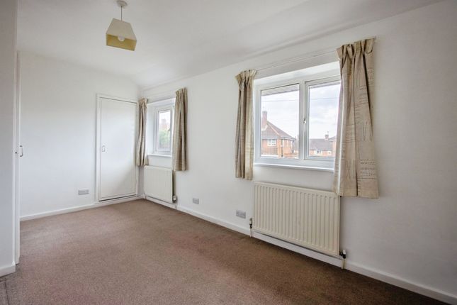 208, Stanks Lane South, Leeds photo 4