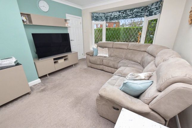 28, Stonebridge Lane, West Yorkshire photo 2