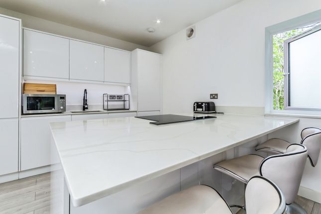 Flat 5 Bens Court, 195, Brighton Road, Surrey photo 3