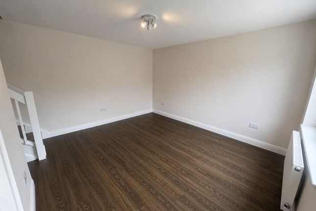 58, Colburn Crescent, Guildford photo 2