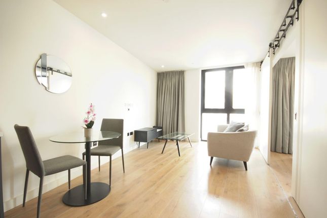 Flat to rent in Emery Wharf, Emery Way, London