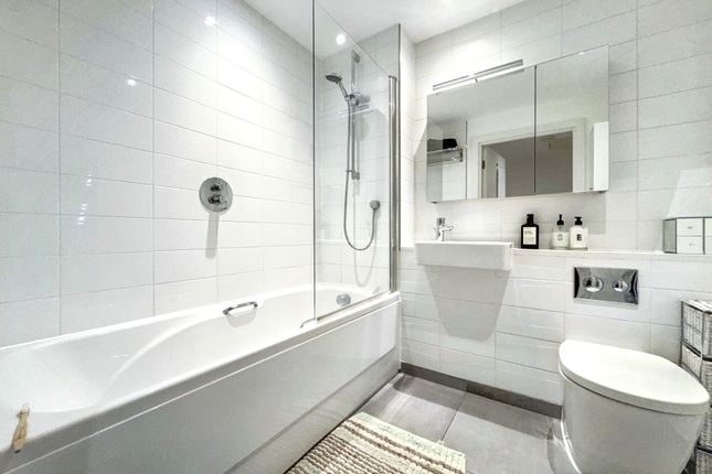 Flat 46, Bree Court, London photo 4