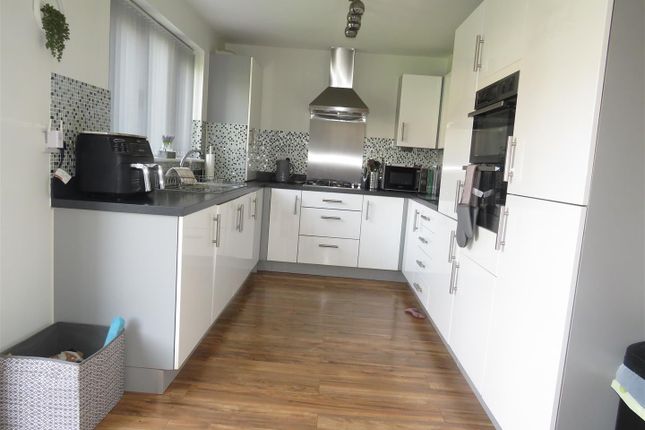 10, Broom Close, Birmingham photo 2