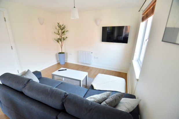 Flat to rent in Station Hill Maunsell Park, Crawley