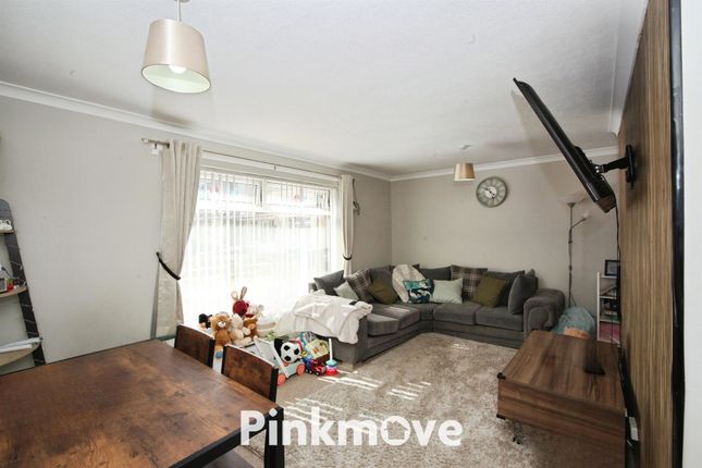 321, Hendre Farm Drive, Newport photo 3