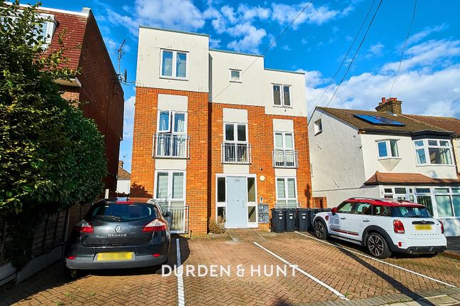 Thumbnail Flat to rent in Tomswood Hill, Ilford