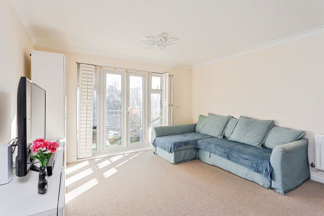 Flat 22, Harlands House, Harlands Road, Haywards Heath photo 3