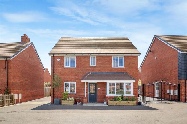 Thumbnail Detached house for sale in Jackdaws Drive, Warwick