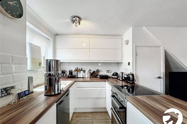 9 Lymington Court,, Bicknor Road, Kent photo 3