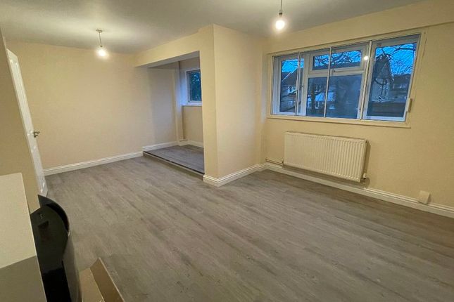 1 Woodfield House, New Malden photo 3