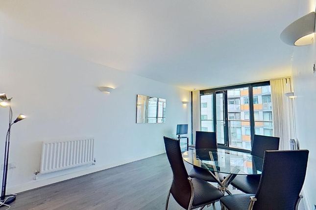 Flat for sale in Neutron Tower, 6 Blackwall Way, Docklands, London