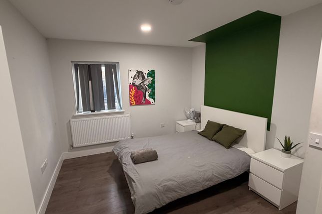 Flat 2, QC , Queens Crescent, London photo 2