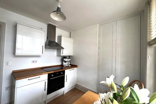19, Mulberry Green, Harlow photo 2
