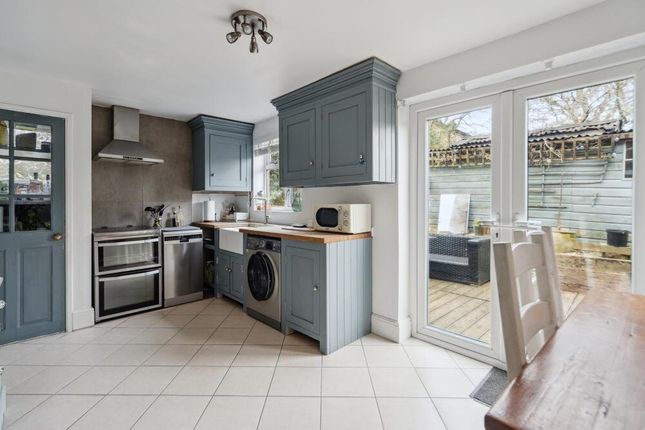 2, Gomms Wood Close, Beaconsfield photo 2