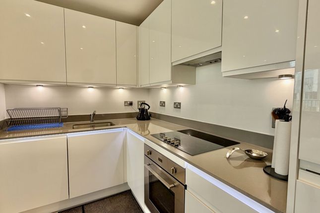 Flat 7 Abbotsford Court 3, Park Royal, Greater London photo 4