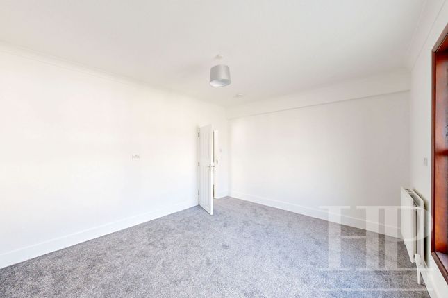Room 3, 10 Balcombe Road, Horley photo 4